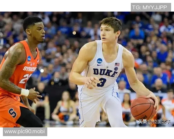 虚惊一场！弗拉格持球强攻 脚底打滑摔倒险些受伤