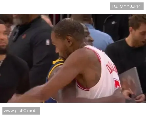 离谱!格林发球给杜兰特绝杀! 离谱!格林发球给杜兰特绝杀!